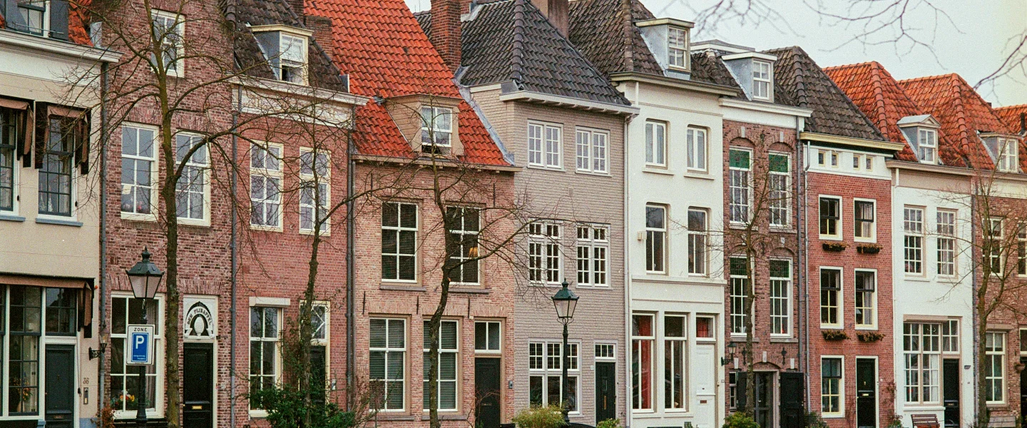 De Hypotheekshop vergelijkt woonplannen politieke partijen
