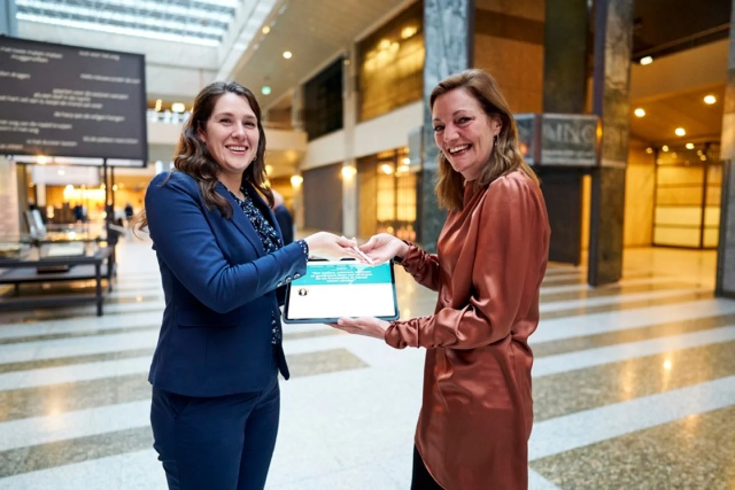 Gistermiddag gaf Jessica van Eijs, Tweede Kamerlid voor D66, de pen over aan Sandra Beckerman, Tweede Kamerlid voor de SP, voor de politieke blog