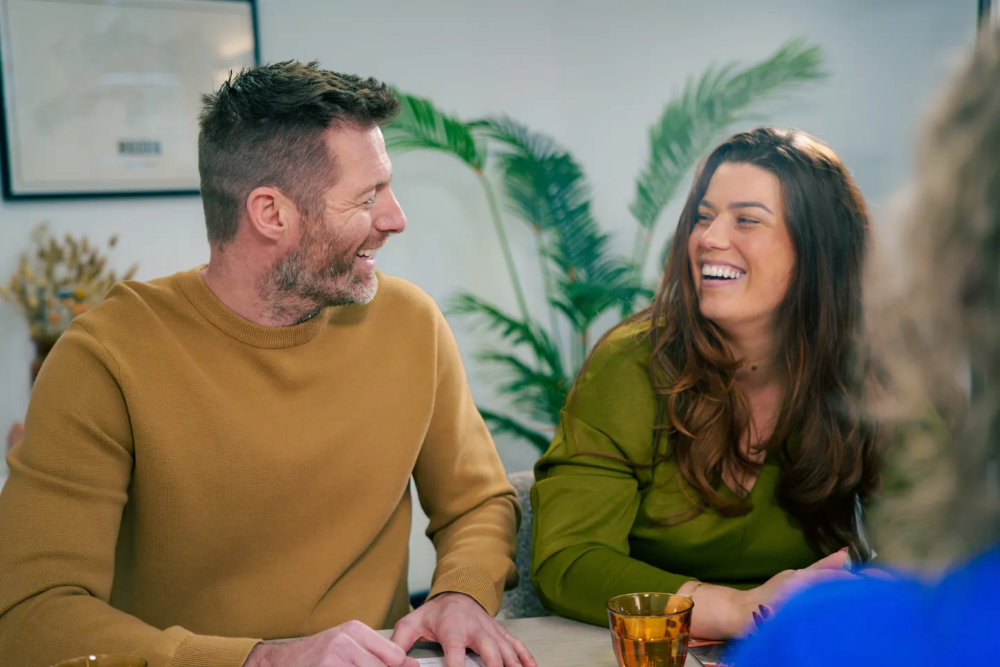 Stel in gesprek met een adviseur over verzekeringen en hun nieuwe woonsituatie.