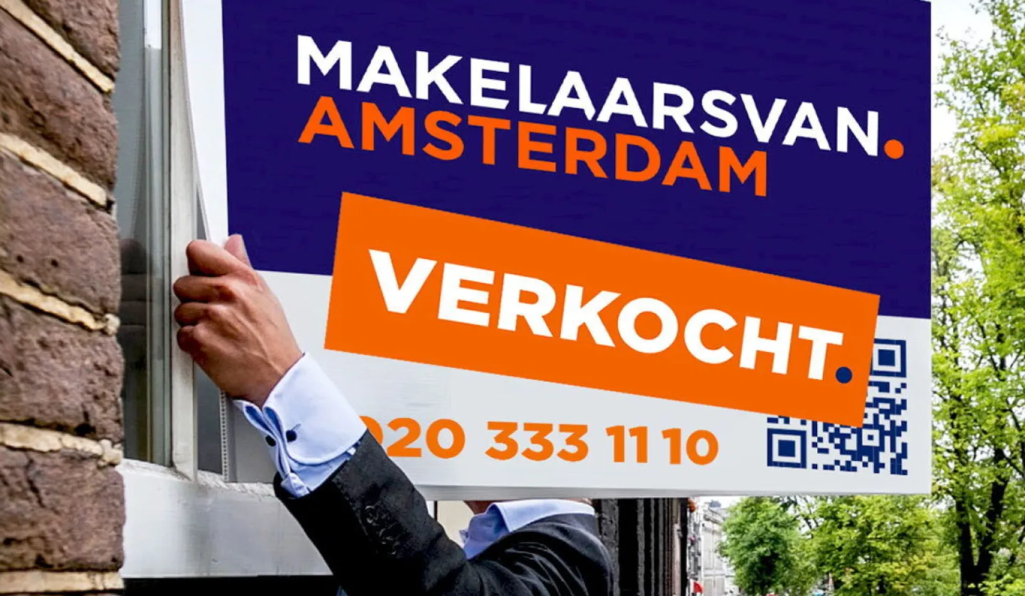 Verkocht bord van Makelaars van Amsterdam aan een woning in Amsterdam.