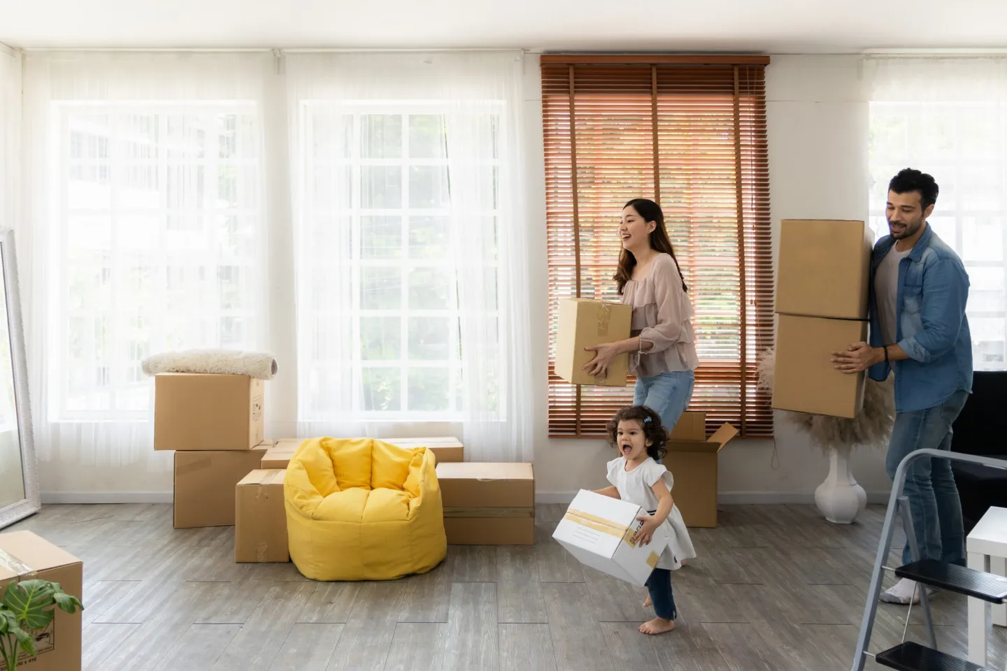 Expat family moving in to new home in the Netherlands